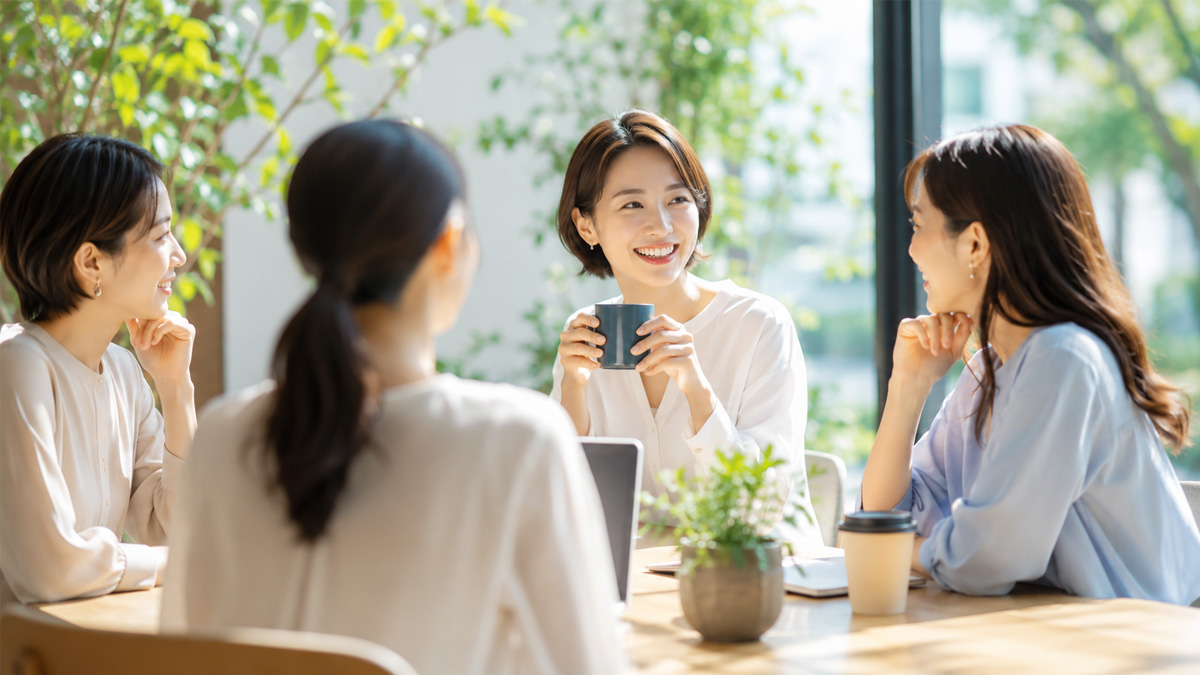 キャリアは、「誰と歩むか」でできている。―会社の外に、もう一つの居場所を推し活が教えてくれた「人生を輝かせる力」|HAPPY WOMAN ACADEMY